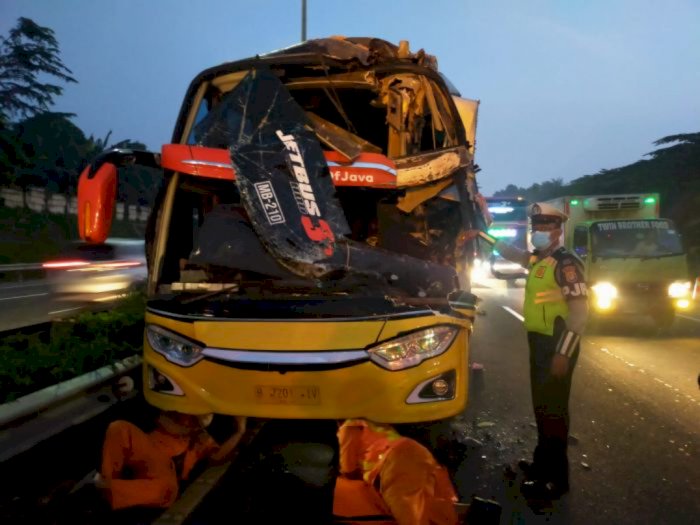 Kecelakaan 2 Truk Vs Bus di Tol JORR, 1 Orang Tewas