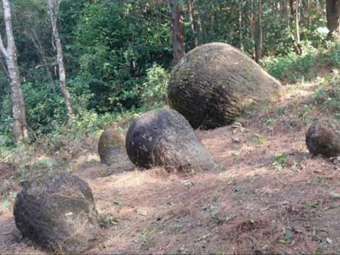 Arkeolog Temukan Guci Batu Raksasa Misterius di India, Diduga Berasal dari Megalitikum
