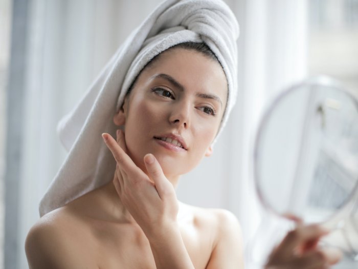 Sering Bikin Bingung, Ini Lho Urutan Memakai Skincare yang Benar agar Hasilnya Maksimal