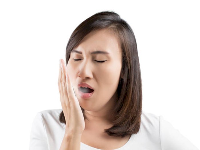 4 Tips Mencegah Bau Mulut saat Puasa, Gak Cukup Cuma Sikat Gigi!