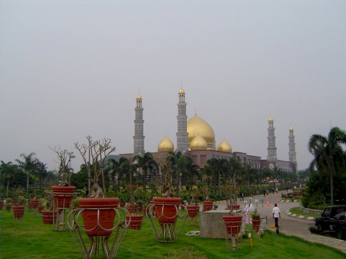 Masjid Termegah di Asia Tenggara Ada di Depok, Berlapis Emas Dibangun Tanpa Mikir Biaya!