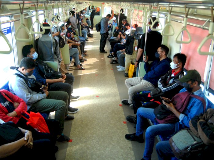 Penumpang MRT dan KRL Boleh Buka Puasa di Dalam Gerbong