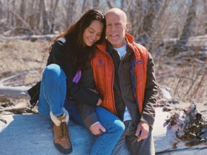 Istri Bruce Willis Membagikan Foto Barunya Setelah Pengumuman Aphasia dan Pensiunnya