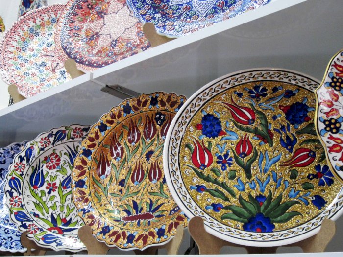 Cuma Ada di Turki, Keramik Ini jadi Penghias Masjid hingga Kuburuan Sultan! 