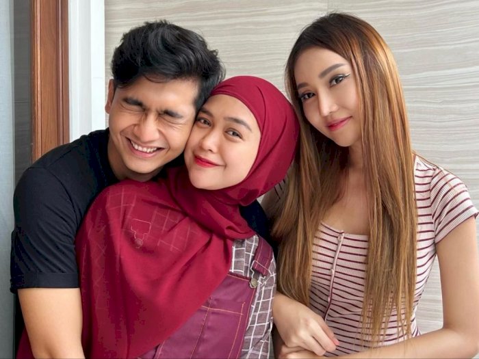 Lucinta Luna Jadi 'Orang Ketiga' Antara Ria Ricis dan Suami, Netizen Salfok ke Tangannya