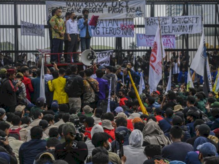 Aksi Demo 11 April Hasilkan Sampah Sebanyak 2 Truk di DPR dan Monas