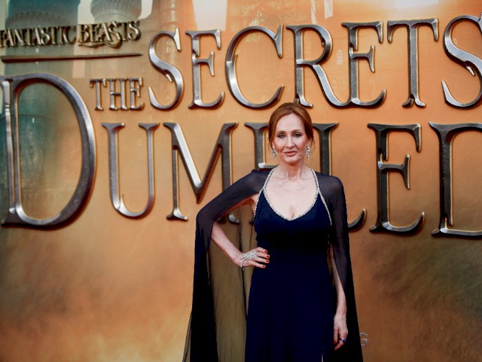 J.K Rowling Terlihat Menyendiri di Premiere Fantastic Beasts 3, Gak Foto Bareng Para Aktor