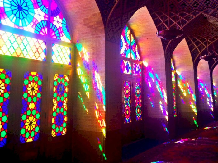 Masjid Terindah di Dunia Ada di Iran, Punya Kaca Bisa Memancarkan Cahaya 