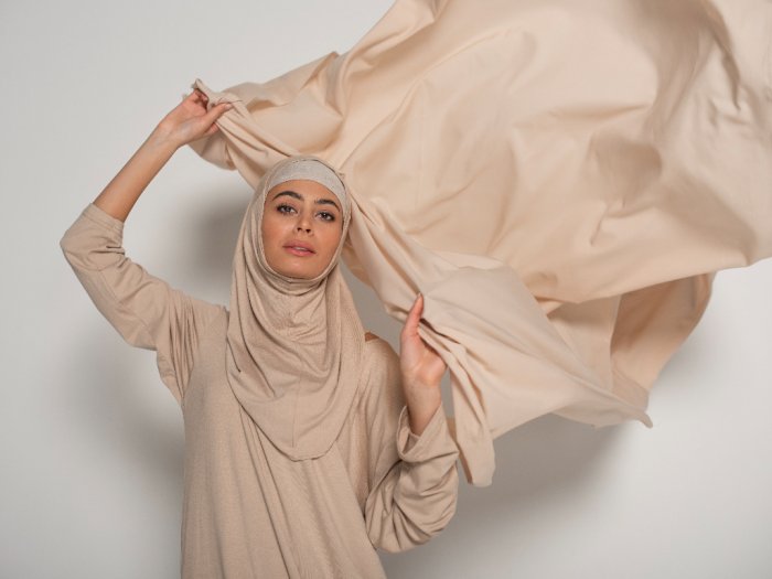 Nyaman dan Gak Bikin Gerah, 5 Bahan Hijab Ini Wajib Kamu Pilih untuk Rayakan Idul Fitri
