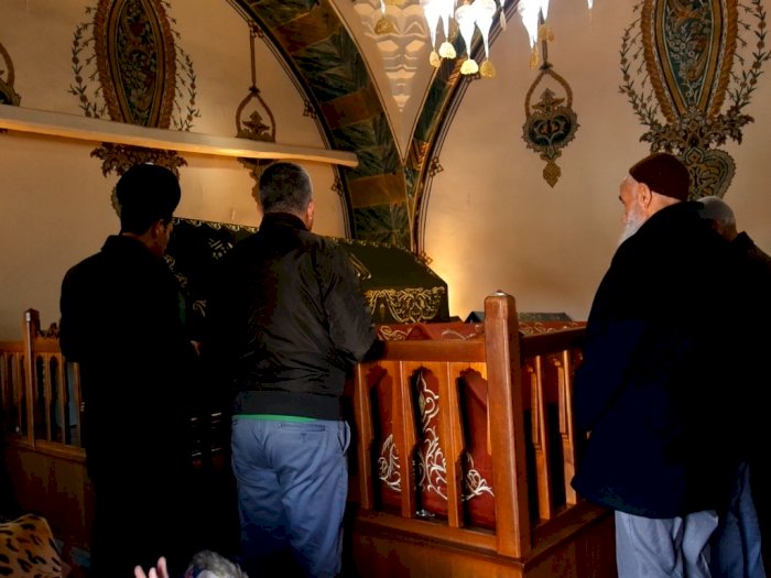 Melihat Makam Maha Guru Penakluk Istanbul, Terdapat Masjid Bekas Kuil