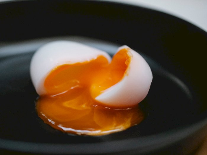 Disukai Banyak Orang, Berbahayakah Makan Telur Mentah?