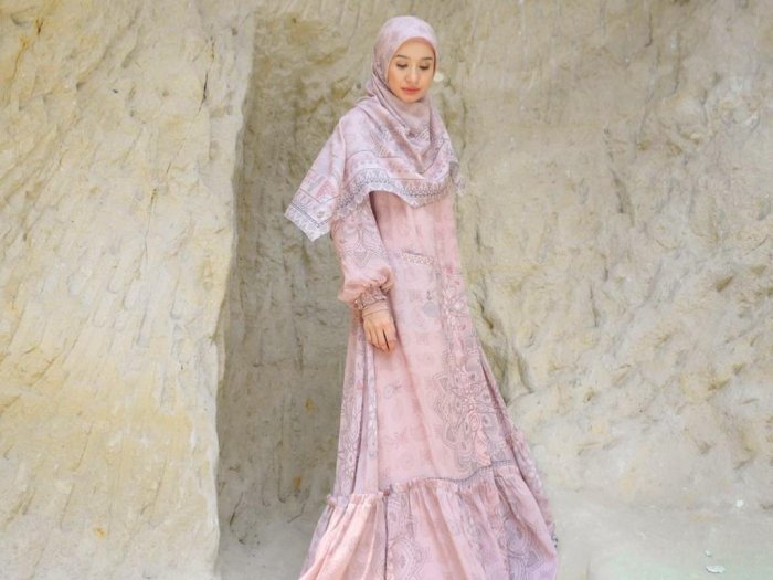 Inspirasi Outfit Syar'i tapi Tetap Modis ala Artis Indonesia, Cocok untuk Lebaran