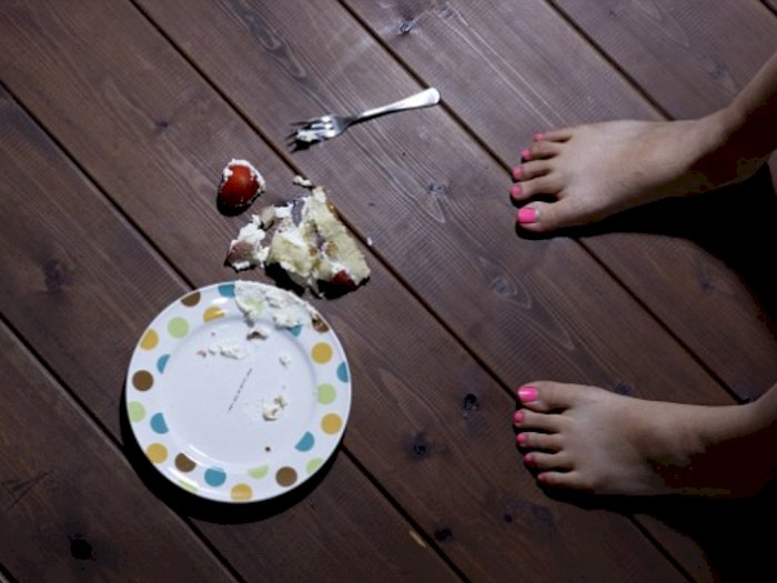 Jangan Sepele, Ini Bahaya Konsumsi Makanan yang Jatuh 'Belum 5 Menit'