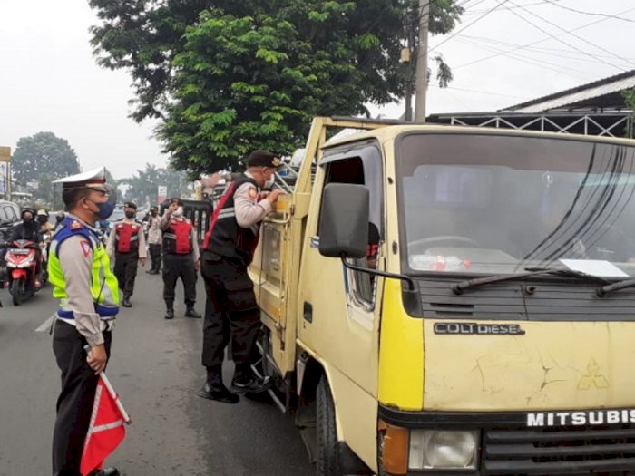 Polisi Filterisasi Jalan Raya Bogor: Antisipasi Massa Pendemo Tak Jelas