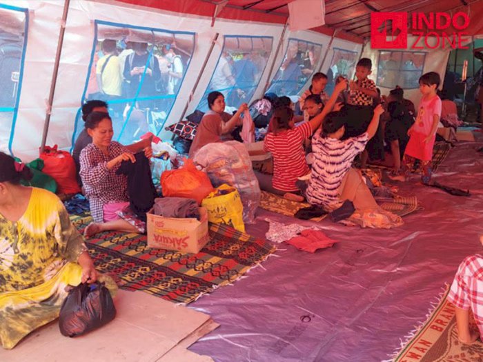 Suasana Terkini Pasar Gembrong, Puing Bangunan Berserakan dan Warga Mulai Mengungsi