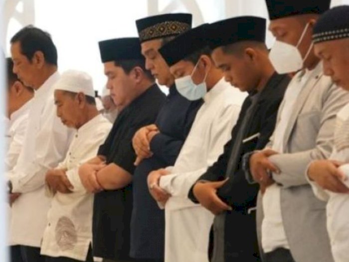Erick Thohir Jadikan Lebaran 2022 Sangat Spesial Usai Salat Id di Masjid At-Thohir