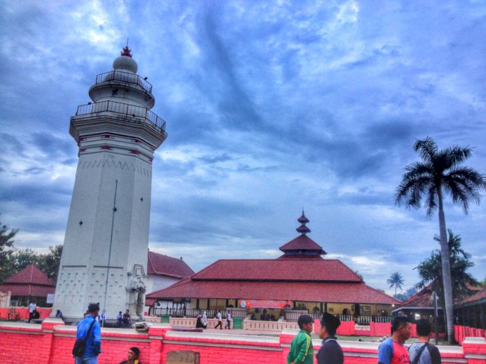 Masjid Banten Lama Dipadati Wistawan yang Ingin Ziarah ke Makam Sultan Maulana Hasanuddin