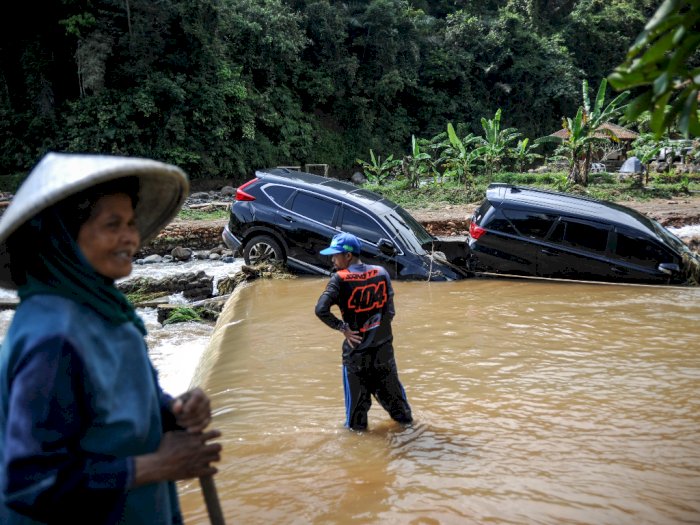 Foto-foto Dampak Menghancurkan Banjir Bandang di Sumedang, Seret 1 Bocah hingga Hilang