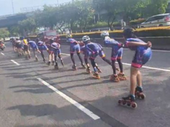 Heboh Rombongan Sepatu Roda Melaju di Tengah Jalan Gatot Subroto, Siap-siap Ditegur Polisi