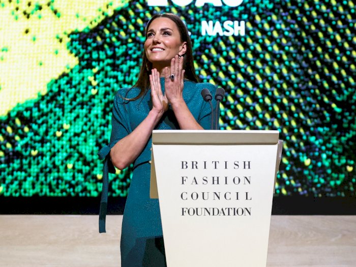 Kenakan Dress Hijau Seharga Rp14 Juta di Acara Fesyen, Kate Middleton Tampak Begitu Anggun