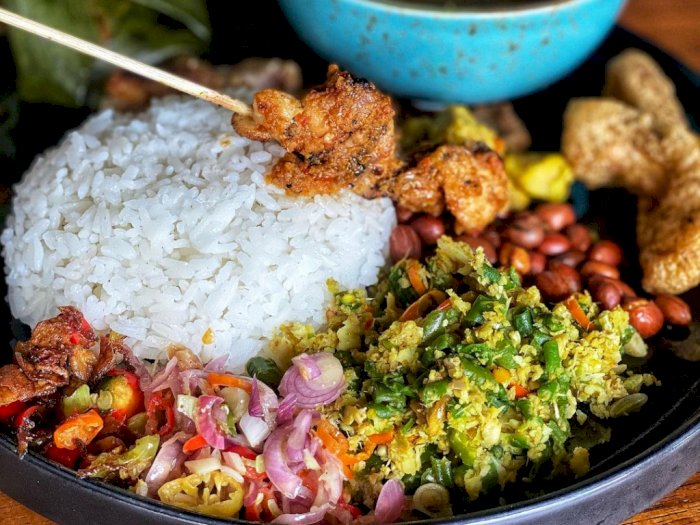 12 Makanan Khas Bali yang Terkenal Enak, Wajib Dicoba!