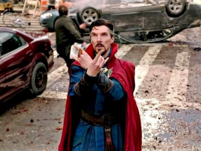 Sam Raimi Sempat Kaget Soal Naskah Adegan Kematian Illuminati di 'Doctor Strange 2'