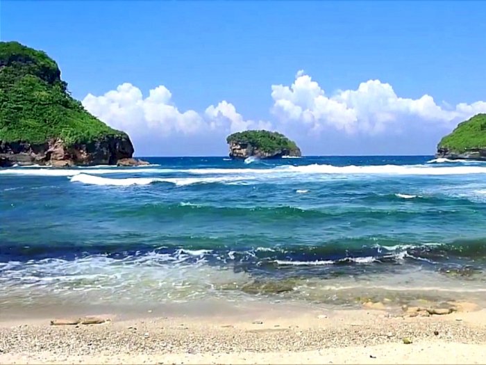 Ada Kisah Mistis di Balik Kecantikan Pantai Goa Cina, Hati-hati dengan Ombaknya! 