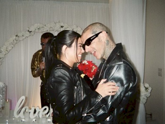 Travis Barker & Kourtney Kardashian Resmikan Pernikahan, Ikat Janji di Santa Barbara