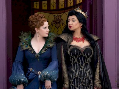 Disney Bocorkan First Look Amy Adams dan Maya Rudolph dari Sekuel Enchanted