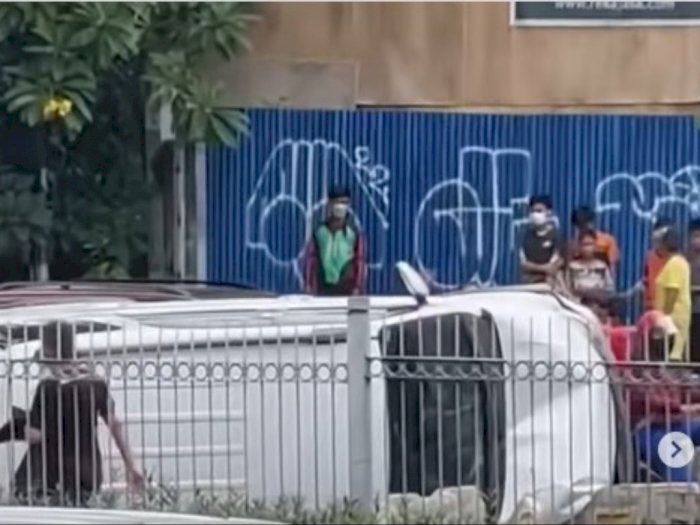 Kecelakaan Mobil Hingga Terbalik di Pondok Indah Jakarta, Begini Kronologinya