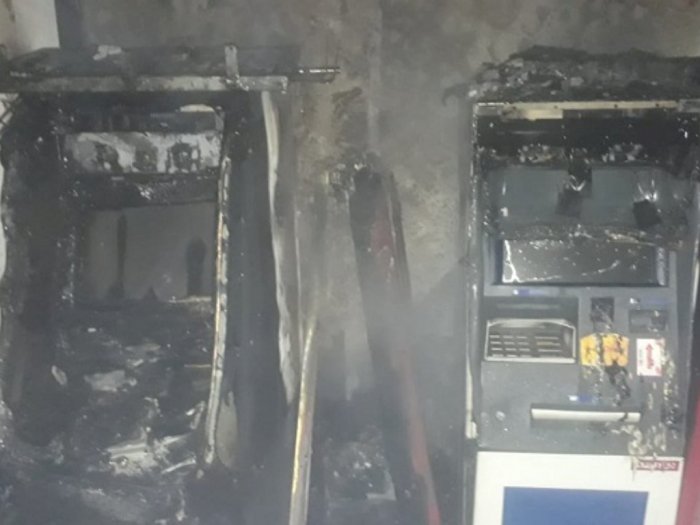 Akibat Korsleting Listrik, 2 Mesin ATM di Minimarket Cipayung Terbakar