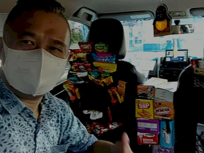 Viral Sopir Taksi Sediakan Snack Gratis, Ternyata Alasannya Bikin Haru