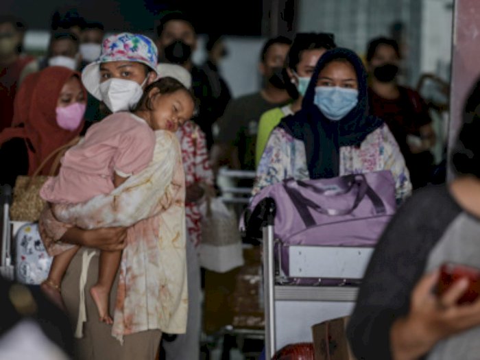 Infeksi COVID-19 di Indonesia Meledak Lagi, Kenaikan Kasus Diduga Imbas Libur Lebaran