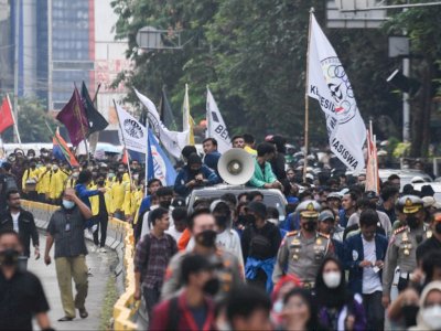 Demo Ricuh di Patung Kuda, Kapolsek Gambir Dihajar Sampai Terinjak Massa