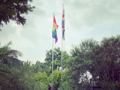 Kedubes Inggris Kibarkan Bendera LGBT, Netizen: This is Indonesia Not Uk!