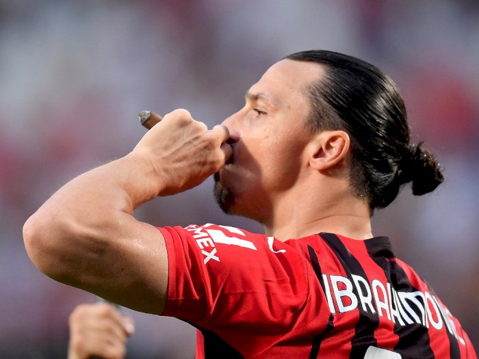 AC Milan Juara Liga Italia, Aksi Ibrahimovic Lempar Botol dan Isap Cerutu Tuai Perhatian