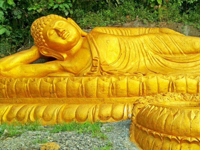Bukan di Thailand, Patung Buddha Tidur Viral Ada di Magelang