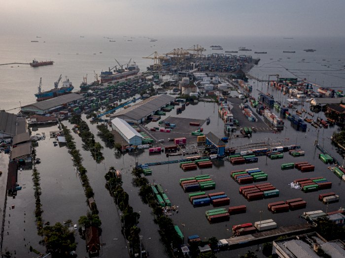 Viral Pelabuhan Tanjung Emas Semarang Tergenang Banjir, Ratusan Motor Pekerja Terendam Air