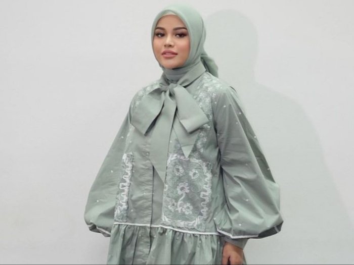 Gaya Hijab Aurel Hermansyah, Hobi Pakai Baju Set Cantik nan Simpel