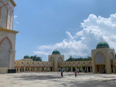 Kemegahan Masjid Raya Hubbul Wathon, Kubahnya Bermotif Batik NTB