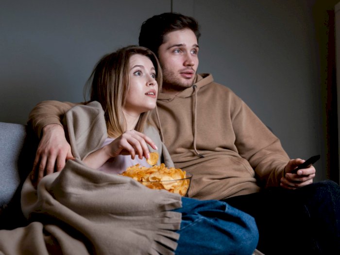 6 Tips Meningkatkan Pengalaman Menonton Film di Rumah
