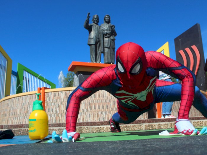 Sempat Dianggap Gila, Spiderman Parepare Guncang Dunia Berkat Sampah! Kok Bisa?