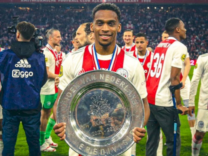 Van Gaal Minta Wonderkid Ajax Ini Tak Hengkang ke Man United