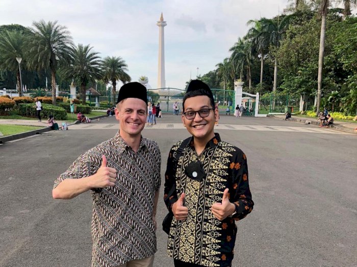 Girangnya Tunggal Putra Denmark Ini Ketemu Guru Bahasa Indonesia-nya: Sop Buntut Favorit!