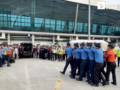 BREAKING NEWS! Detik-detik Jenazah Eril Tiba di Bandara Soekarno-Hatta