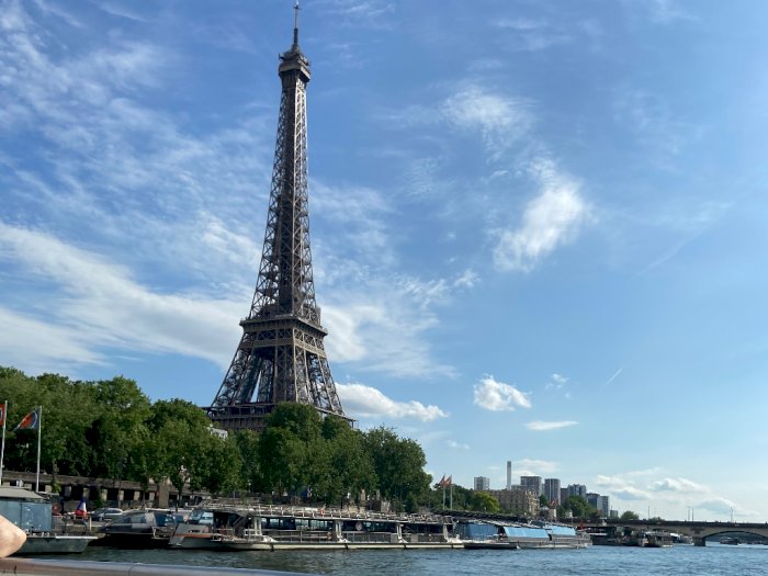 Dear Traveler, Segini Biaya untuk Menyusuri Paris Naik Kapal Wisata Romantis!