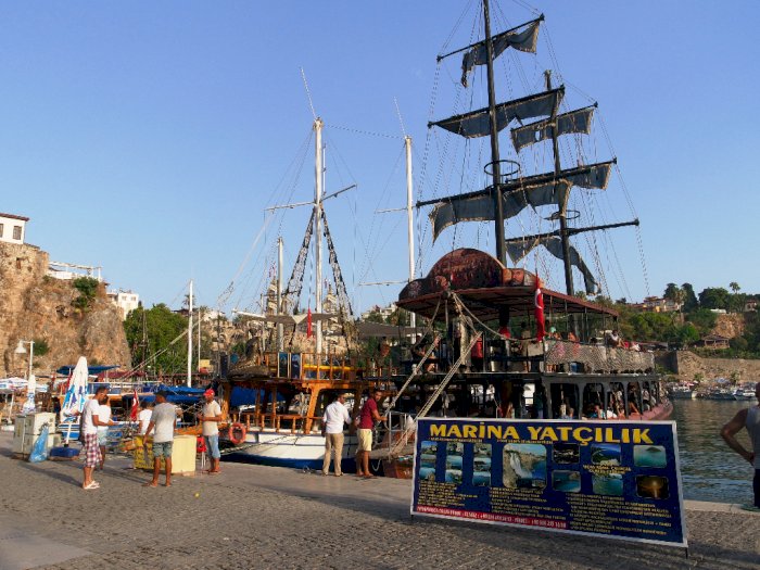 Ternyata di Turki Kamu Bisa Jadi ‘Bajak Laut’ dengan Kapal Jack Sparrow