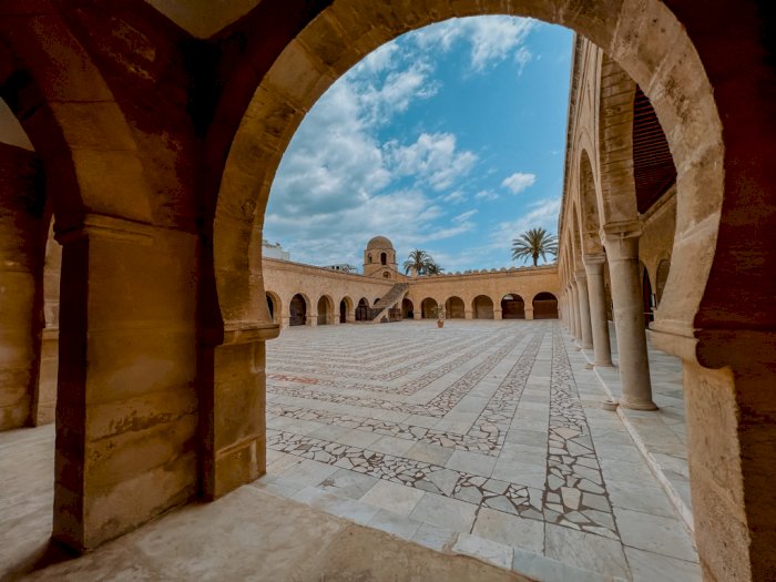 Indahnya Masjid Terbesar di Afrika Utara, Punya Mihrab dari Abad Ke-8 M!  