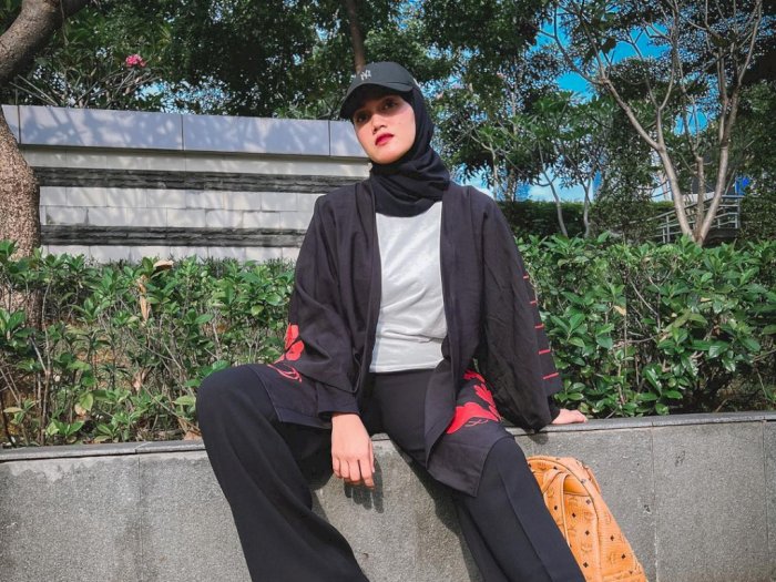 Netizen Salfok, Terbiasa Pakai Baju Ketat, Jess Amalia Ubah Penampilan Berhijab Rapat