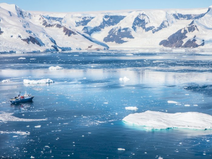 Antara Kutub Utara dan Selatan, Mana yang Lebih Dingin?